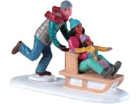 Lemax Vánoční dekorace Family Snow Day 6,7 x 9,5 x 3,8 cm